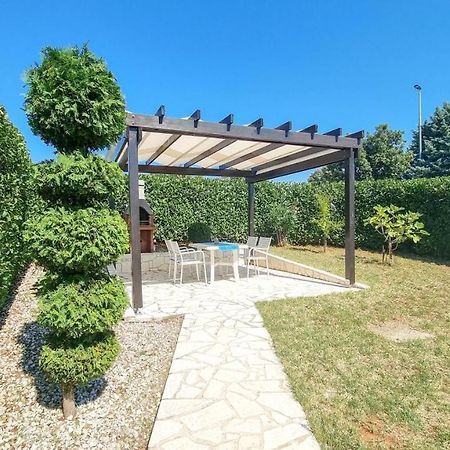 Lea Apartment Новиград Екстериор снимка