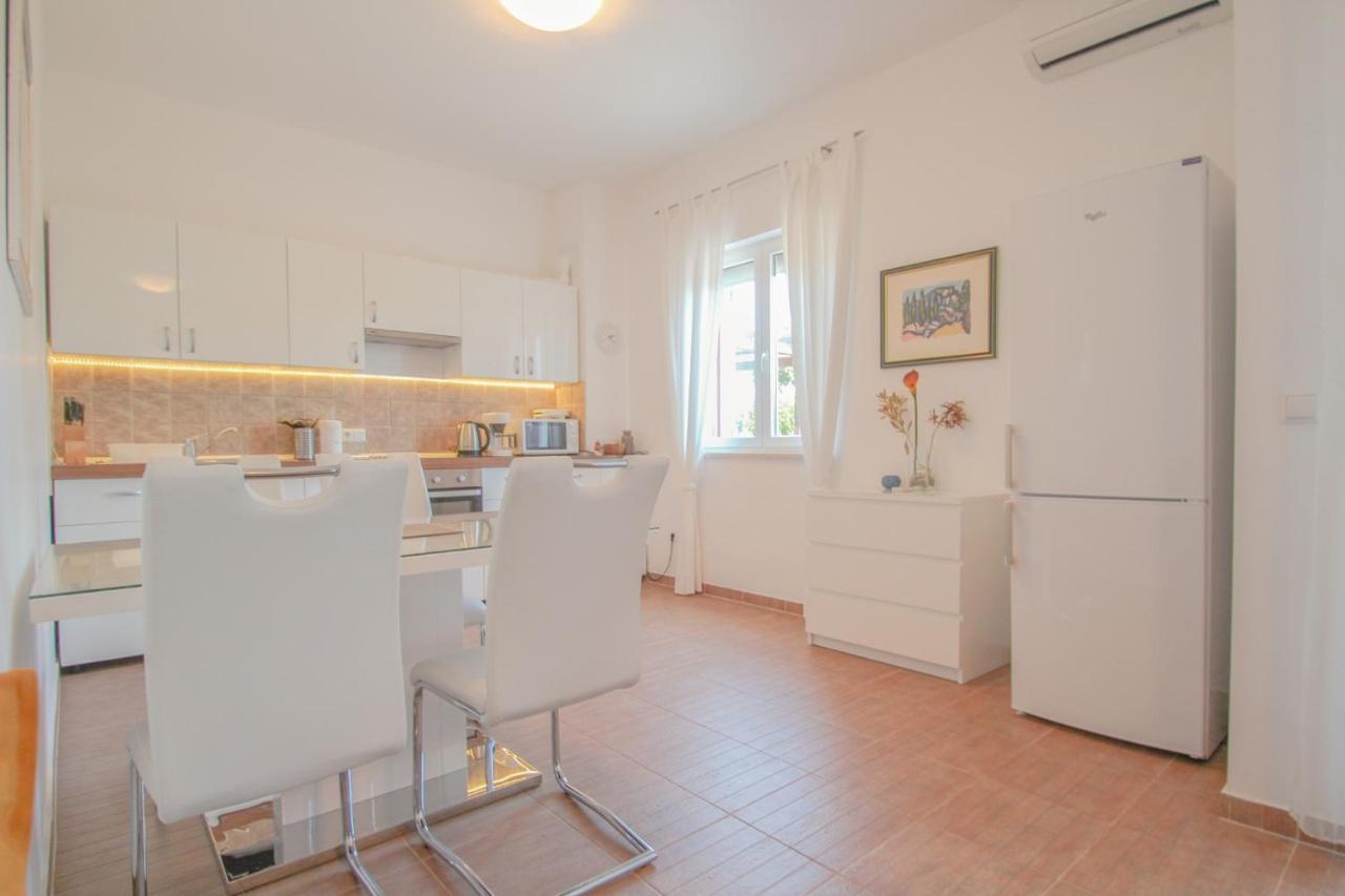 Lea Apartment Новиград Екстериор снимка