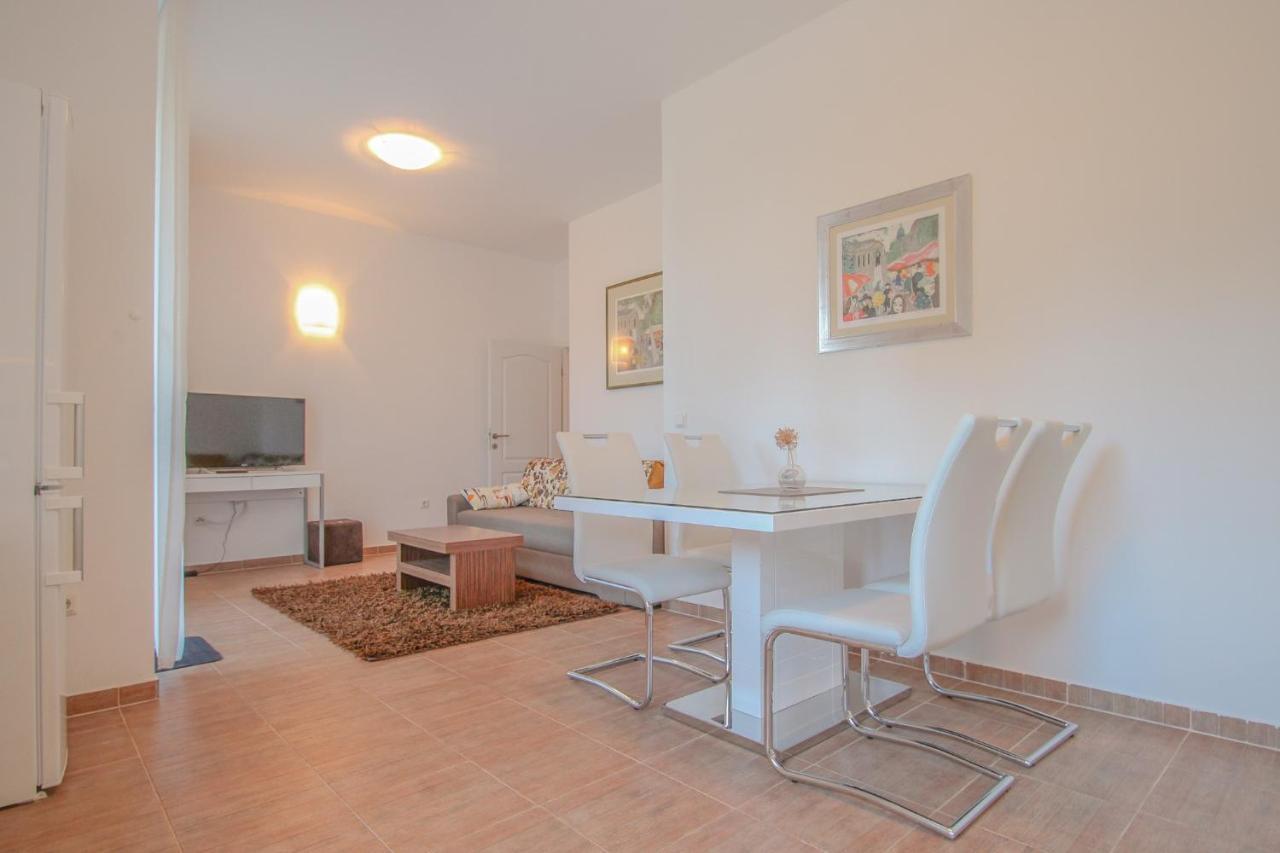 Lea Apartment Новиград Екстериор снимка