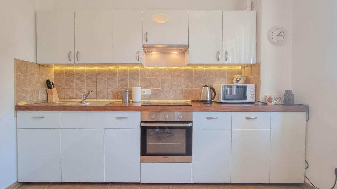 Lea Apartment Новиград Екстериор снимка