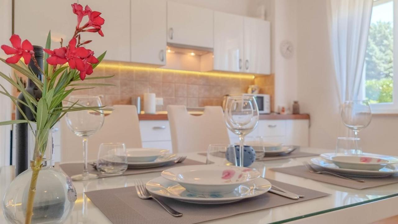 Lea Apartment Новиград Екстериор снимка