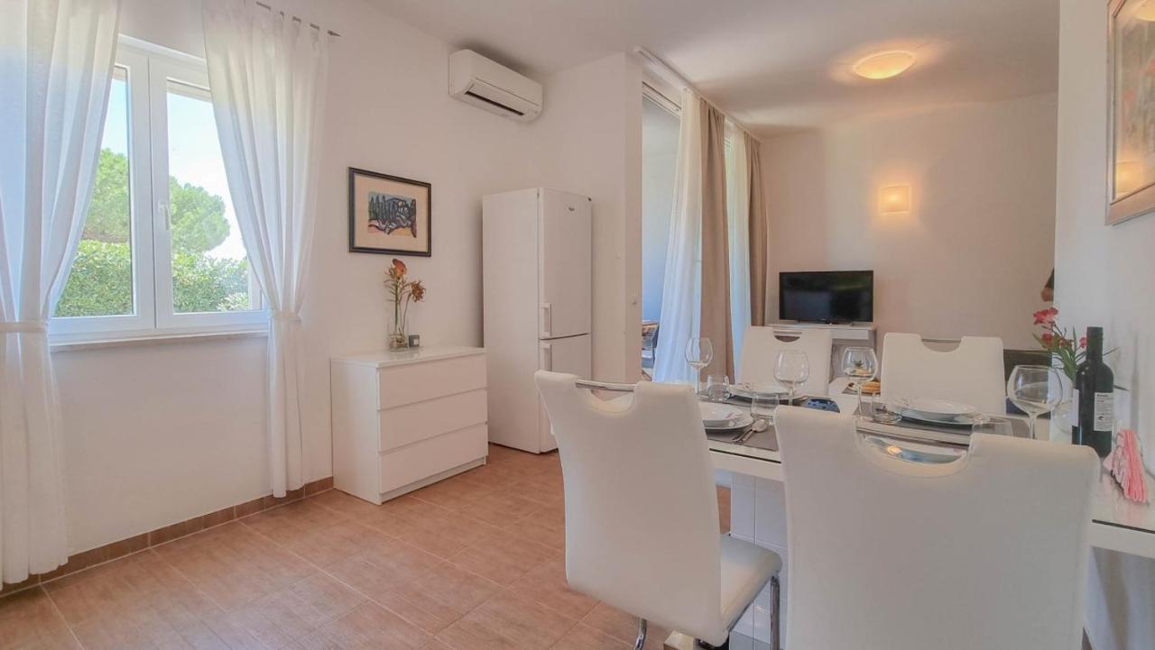 Lea Apartment Новиград Екстериор снимка