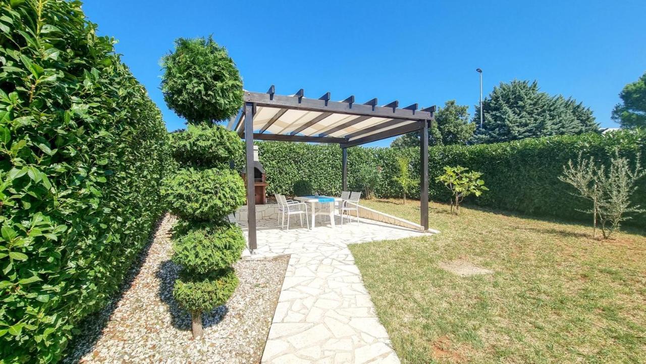 Lea Apartment Новиград Екстериор снимка