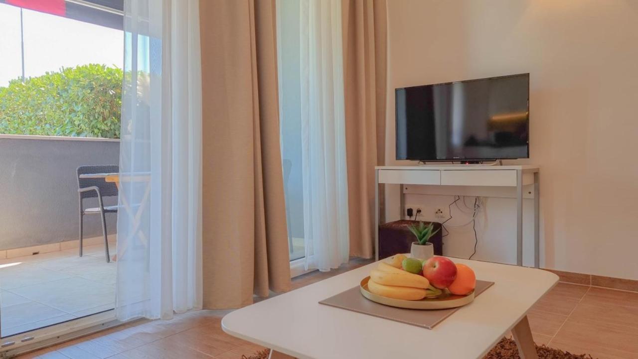 Lea Apartment Новиград Екстериор снимка
