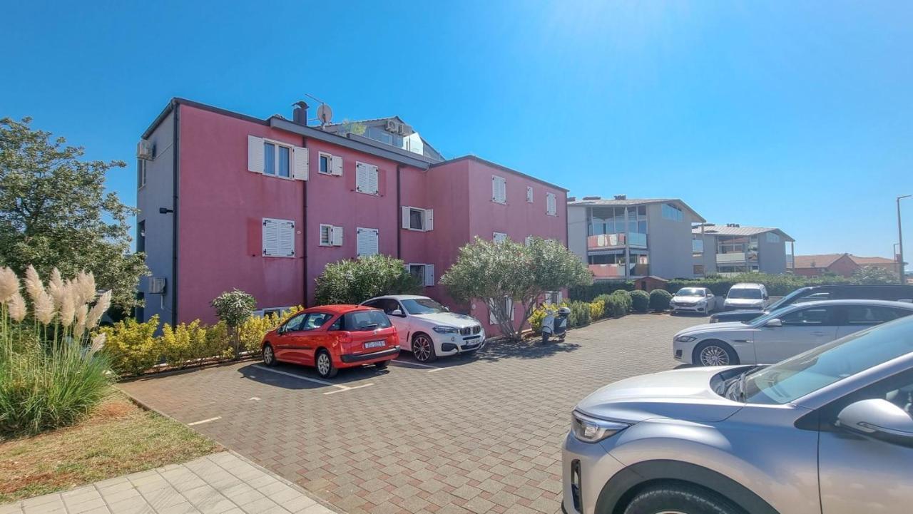Lea Apartment Новиград Екстериор снимка
