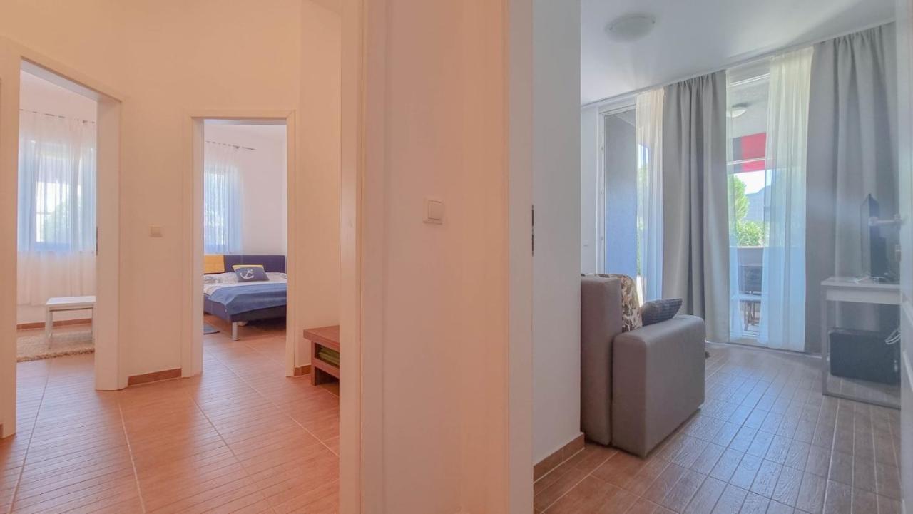 Lea Apartment Новиград Екстериор снимка