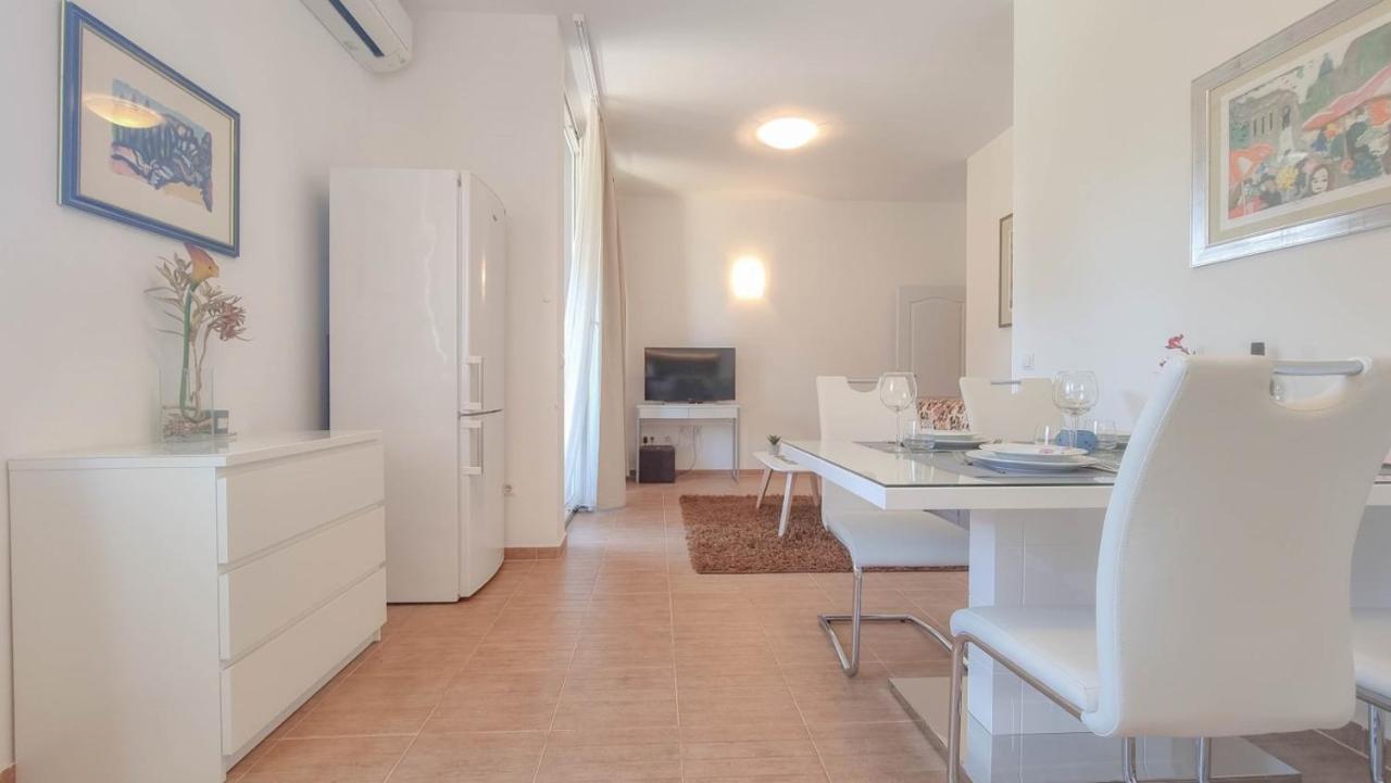 Lea Apartment Новиград Екстериор снимка