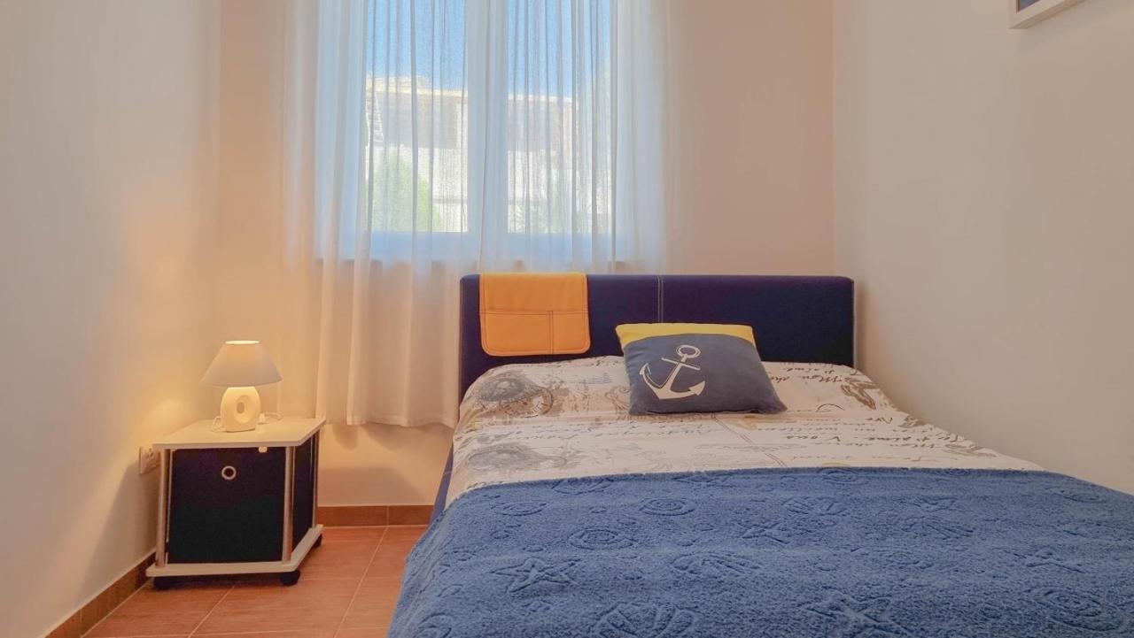 Lea Apartment Новиград Екстериор снимка